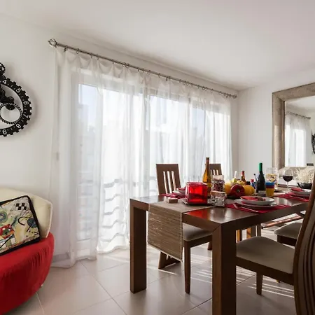 Sunny 2 Bed Spacious Apartmán