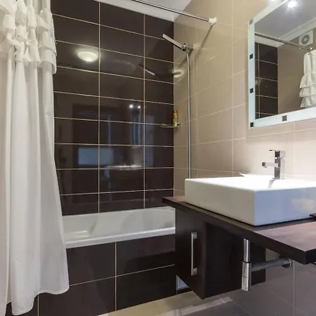 Sunny 2 Bed Spacious *