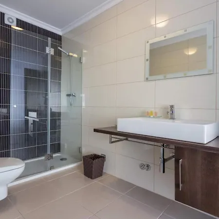 アパート Sunny 2 Bed Spacious タヴィラ