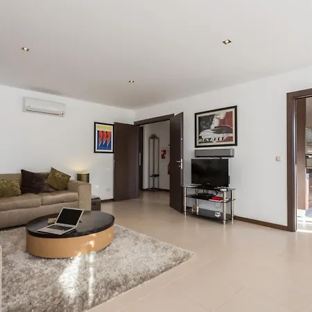 Apartment Sunny 2 Bed Spacious *