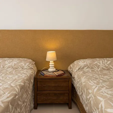 Sunny 2 Bed Spacious アパート