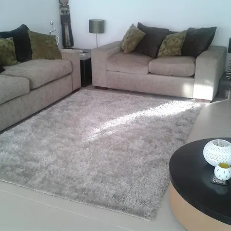 Sunny 2 Bed Spacious Apartment *